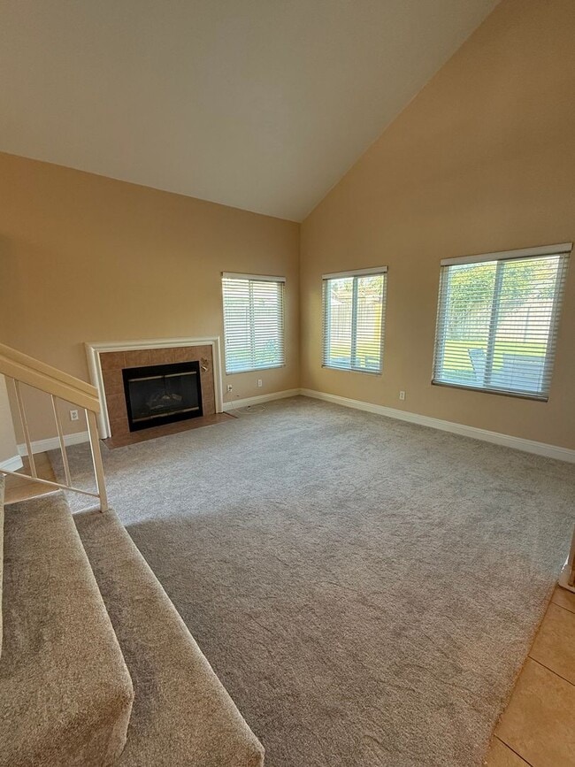 Photo - Lovely 3 bed 2 1/2 bath
