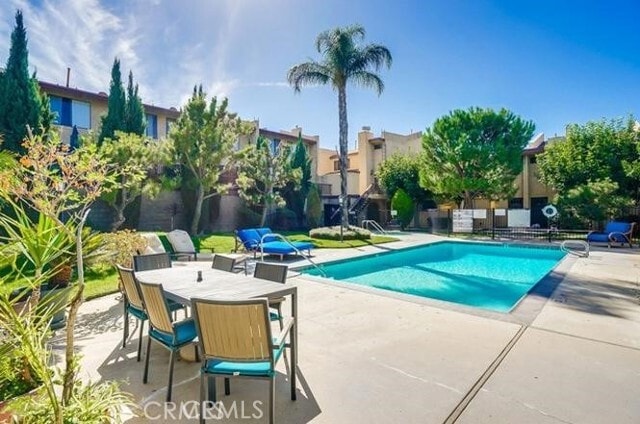 Photo - 22038 Vanowen St Townhome