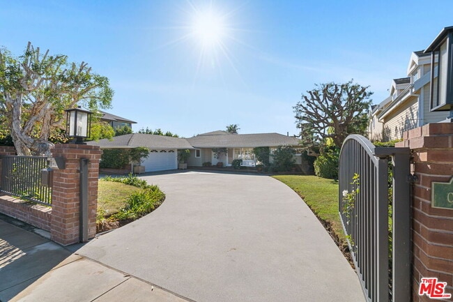 Photo - 14972 Camarosa Dr House