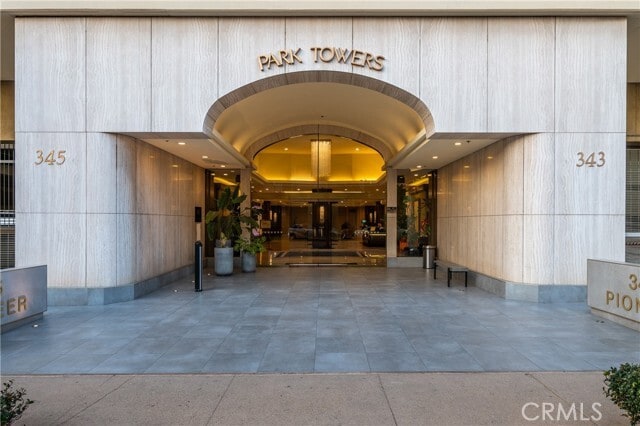 Building Photo - 345 Pioneer Dr Unit 802