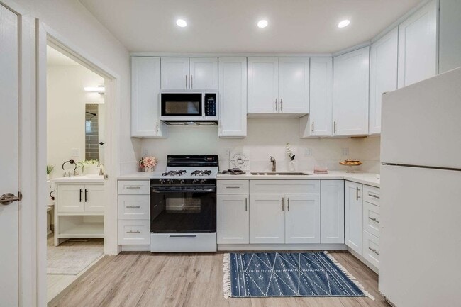 Photo - 1902 E Chevy Chase Dr