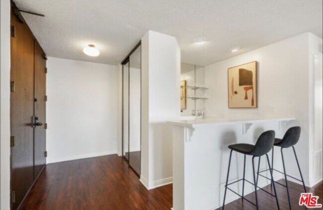 Photo - 310 Tahiti Way Unit 201