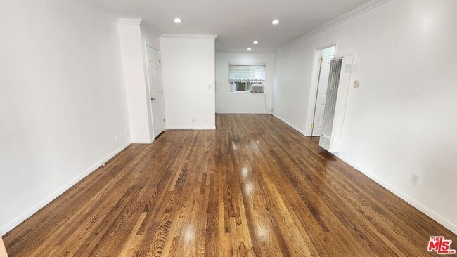 Photo - 1438 S Barrington Ave Unit Apt 2