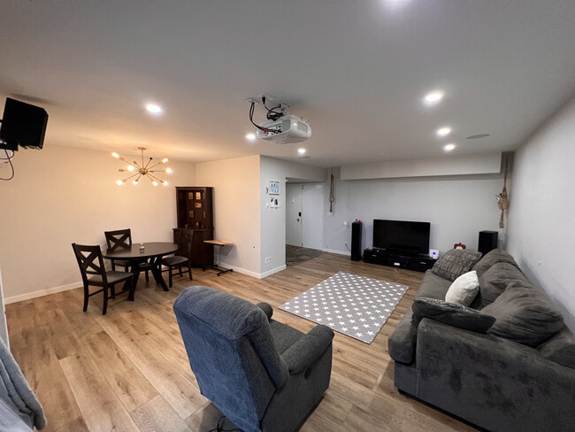 Building Photo - 5651 Sumner Way Unit 115