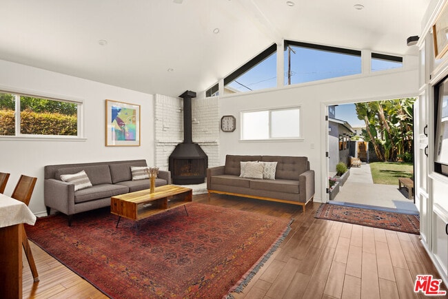 Building Photo - 1089 Palms Blvd Rental