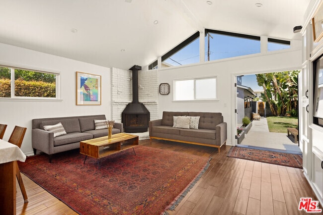 Building Photo - 1089 Palms Blvd Rental