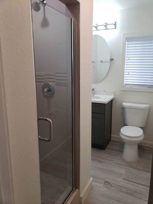 Photo - Newly Remodeled 1 Bedroom / Call or text O... Unit 1457