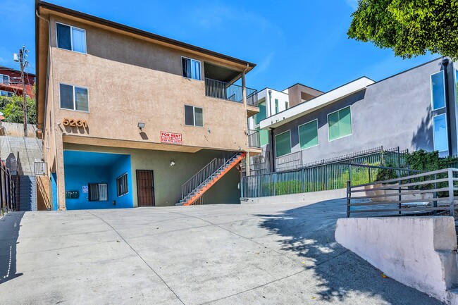 Building Photo - 5231 Huntington Dr N