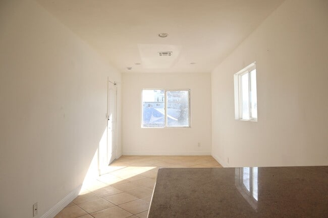 Photo - 2bed2bath Apartment in Heart of Pico Robertson! Unit 6