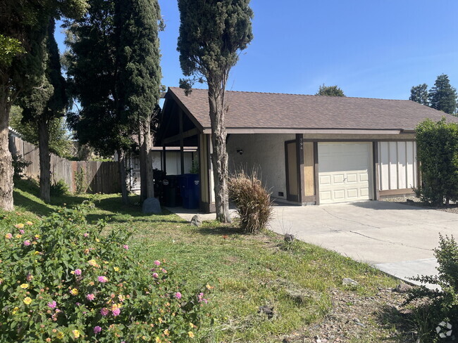 Building Photo - 794 Hacienda Dr Rental