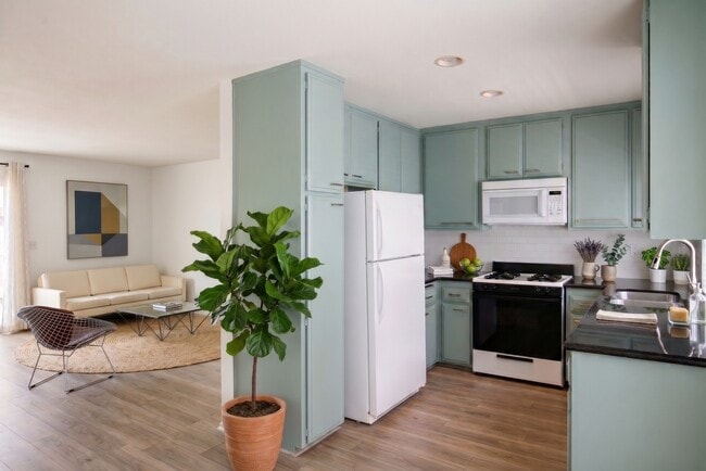 Building Photo - 177 Douglas St Unit #2