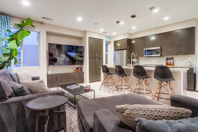 Building Photo - Stunning 4-bed, 3-bath townhome with bonus...