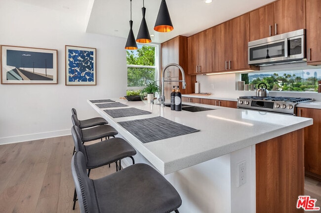 Photo - 855 1/2 Hyperion Ave