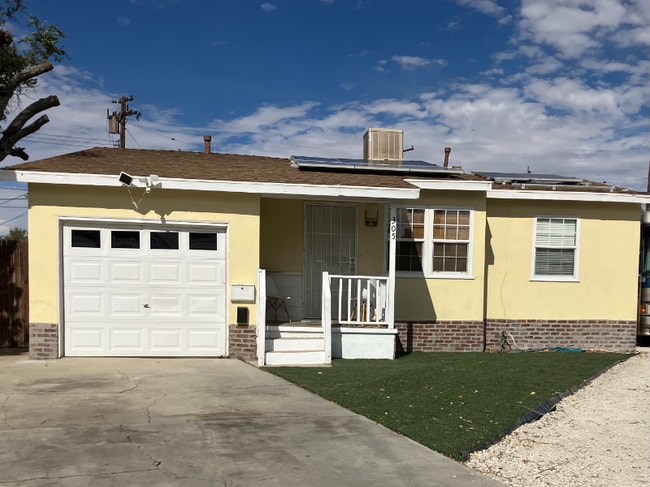 Photo - 305 W Ave J 10