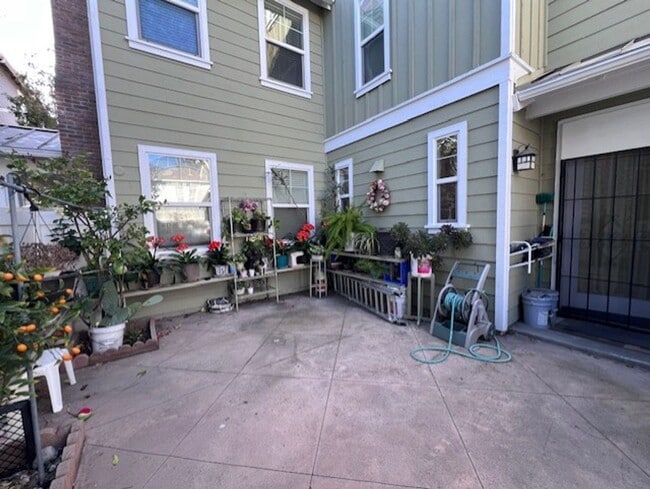 Photo - 18 Thorp Spring