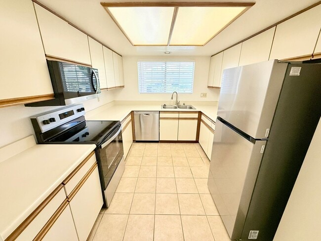 Building Photo - Freshly Updated 2-Bedroom Condo In The Mes... Unit G37