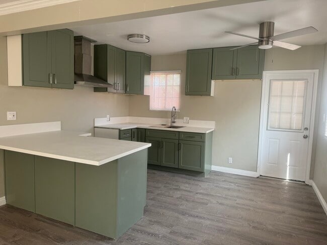 Photo - 2100 El Paseo