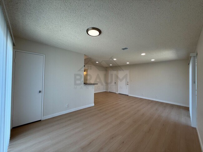 Photo - 14801 Delano St Unit 6