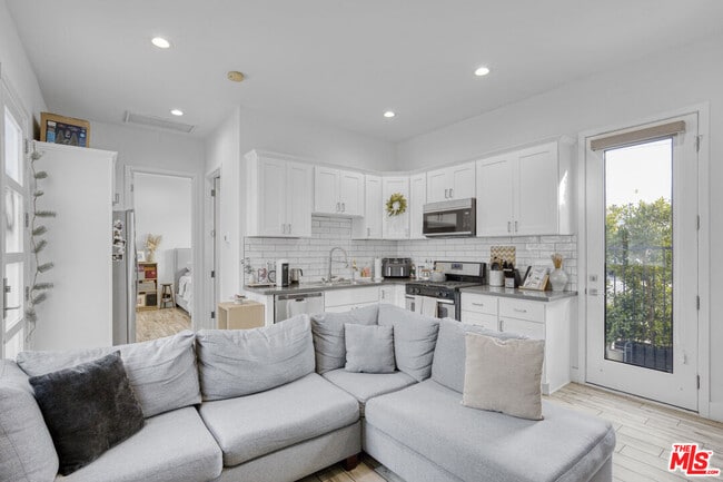 Photo - 7310 Woodley Ave