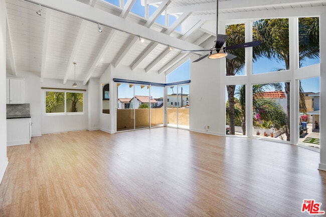 Building Photo - 224 Sunridge St