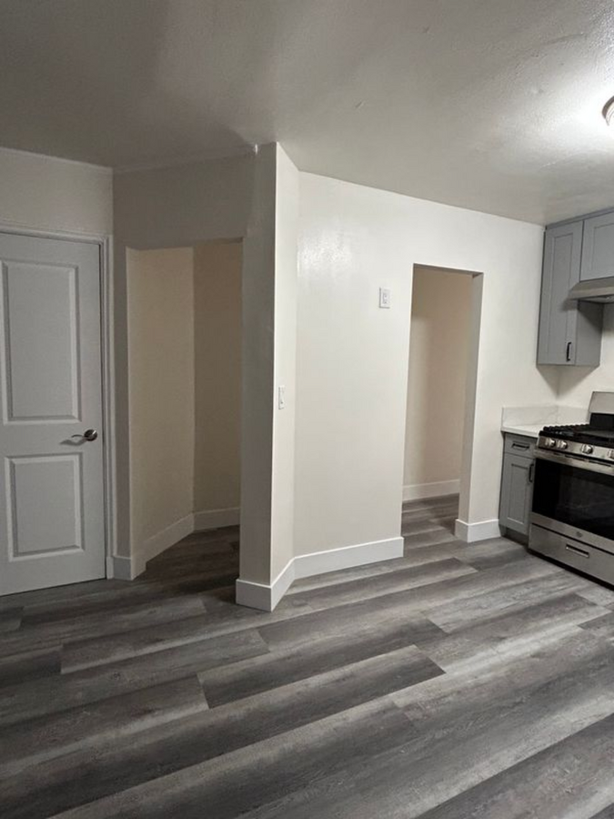 Photo - 1631 W 12th St Unit 1633 1/2