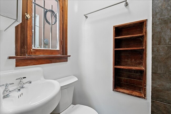 Photo - 322 1/4 Columbia Ave-