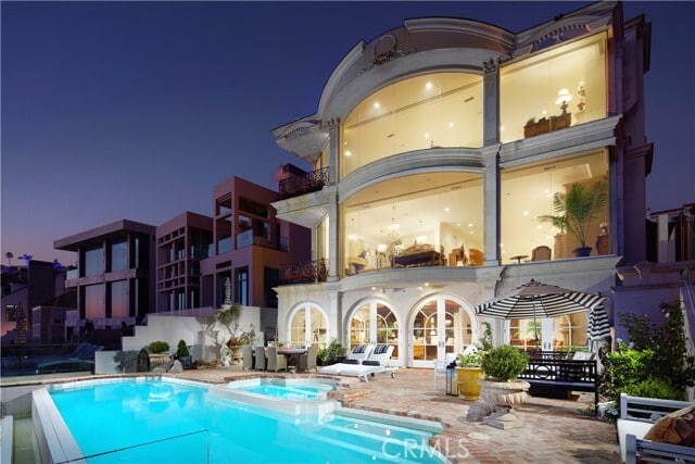 Photo - 18 Breakers Ise