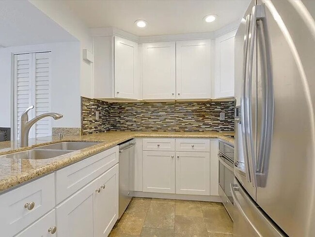 Photo - 25761 Le Parc Unit 87