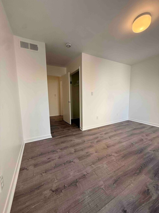 MasterBedroom#F - 532 Pier Ave