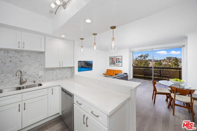 Photo - 321 S San Vicente Blvd Unit 708