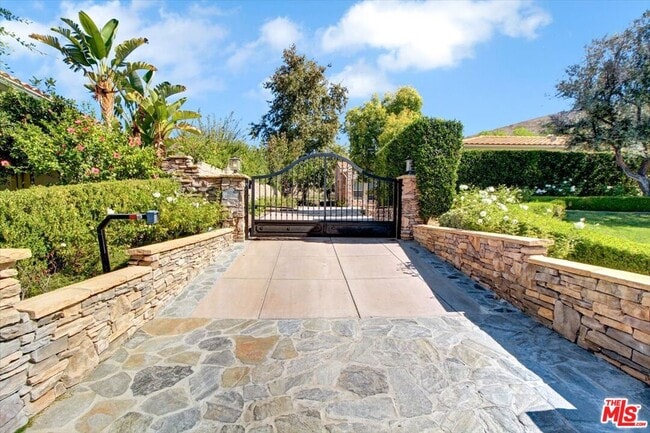 Photo - 2860 Dewdrop Pl