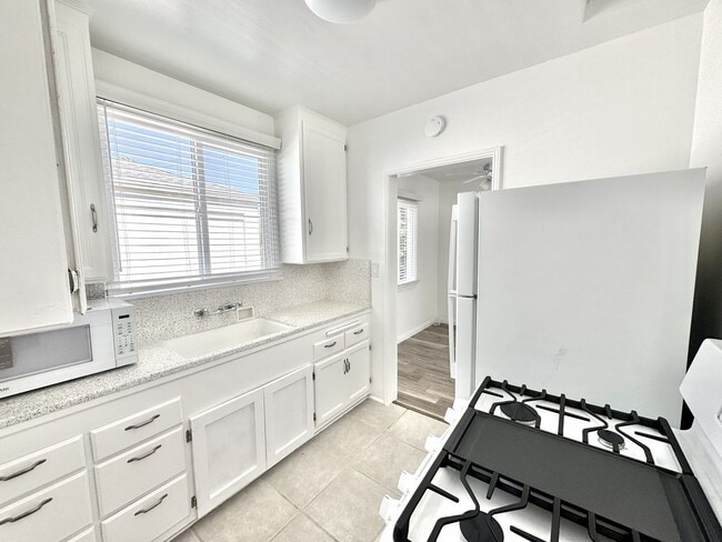 Photo - Light, bright, & SPACIOUS - 1 Bed/1 Bath T... Unit 4420