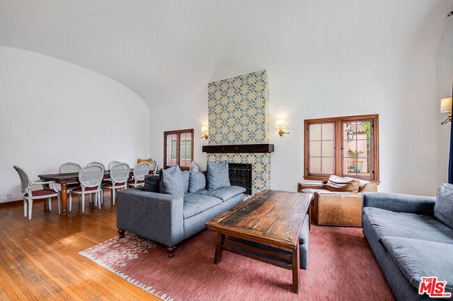 Photo - 745 N Brighton St