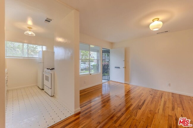 Photo - 302 N Maple St