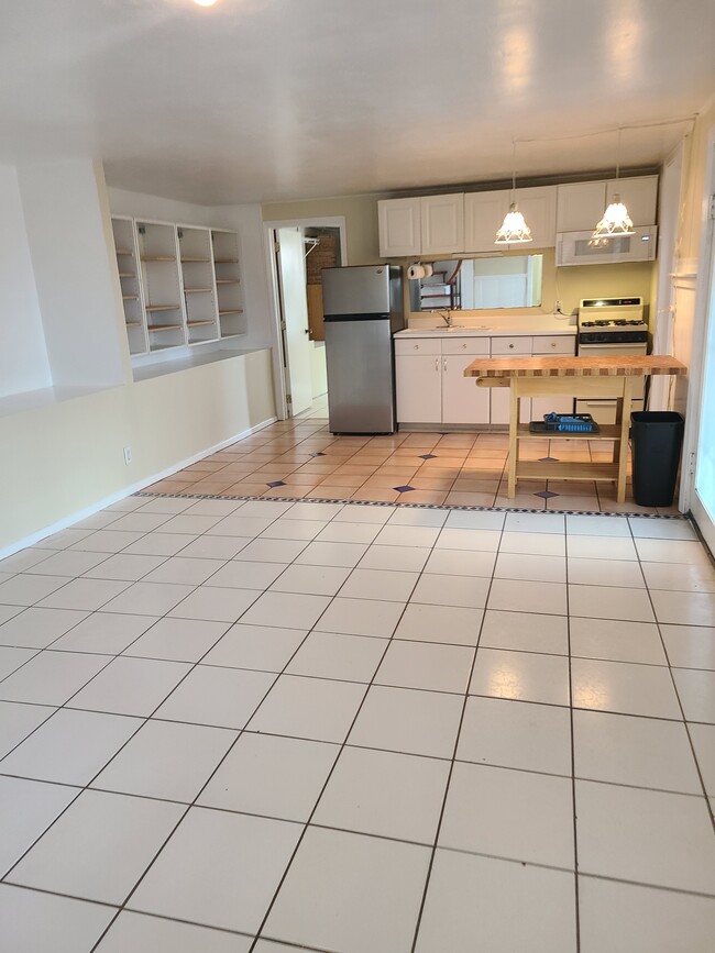 Building Photo - 5831 Adelaide Ave Unit back apartment