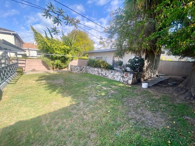 Photo - 1760 Ruhland Ave Unit Rear Bungalow