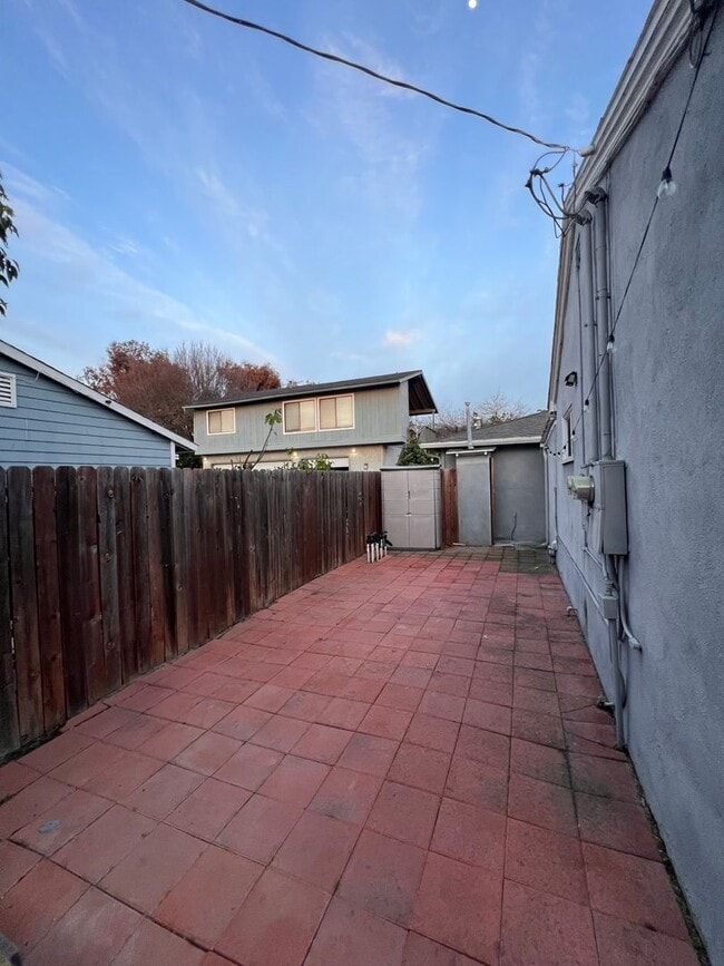 Photo - Cozy Cottage with large fenced yard, patio