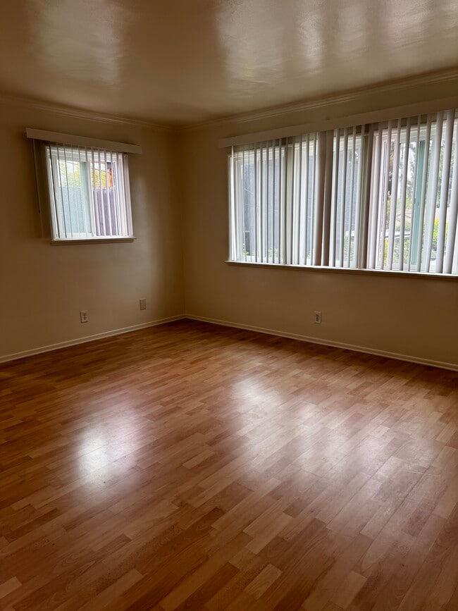 Living room - 3574 Wesley St Rental