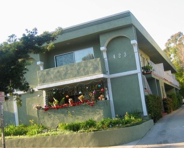 The Building - 423 Pier Ave Unit 6