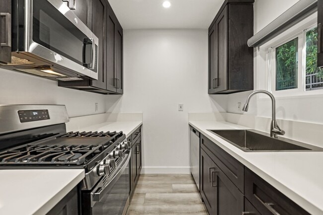Building Photo - 410 Lucas Ave