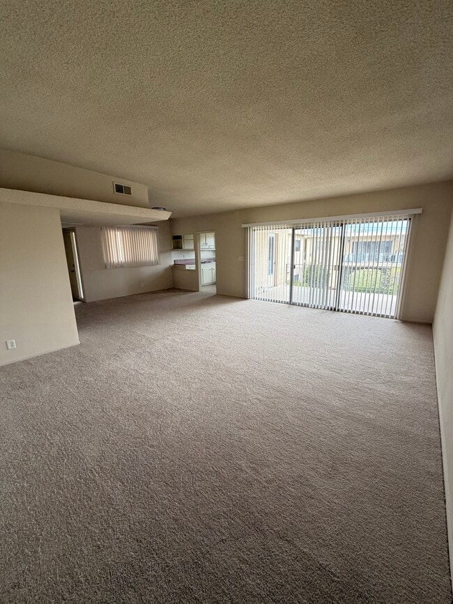 Living Room - 1148 W Huntington Dr Unit 25