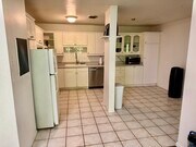 Kitchen - 440 Veteran Ave Unit 407