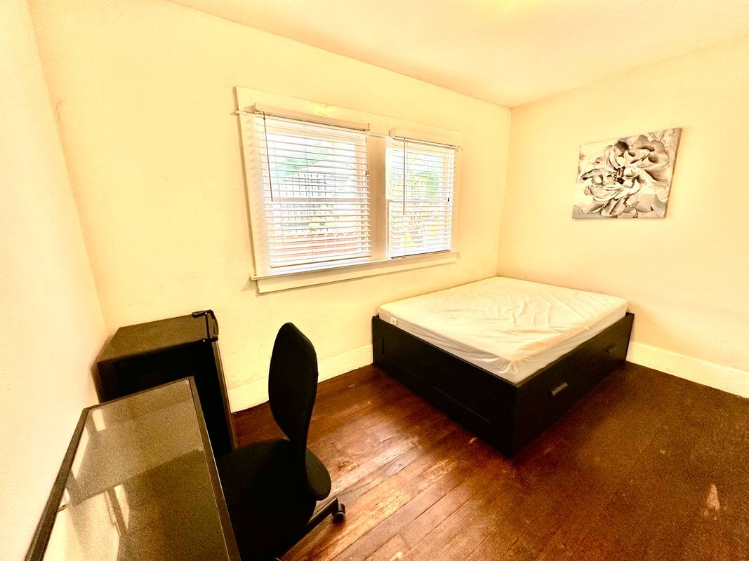 Photo - 1433 W 24th St Unit B