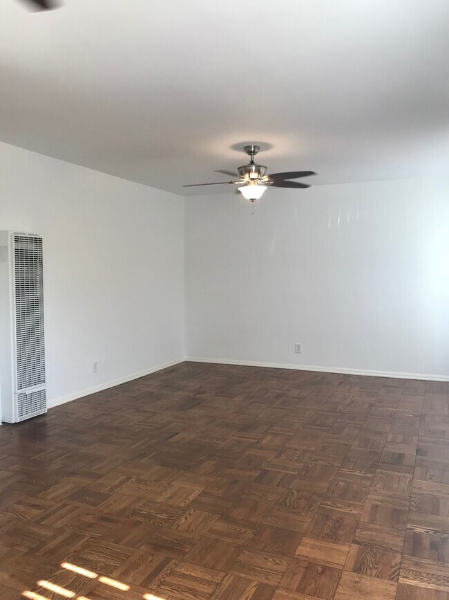 Photo - 2709-2711 Broadway Ave Unit 2709