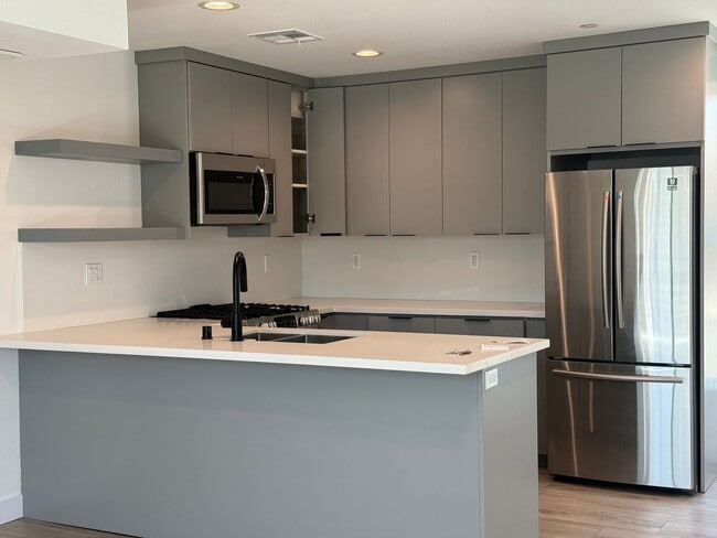 Photo - 1127 N Virgil Ave