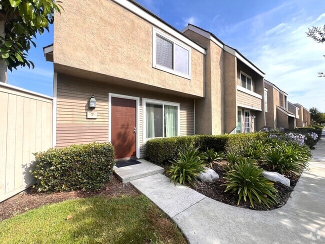 Building Photo - Stunning 2 Bedroom located in Irvine. Rental