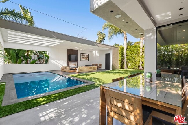 Building Photo - 853 N Kilkea Dr