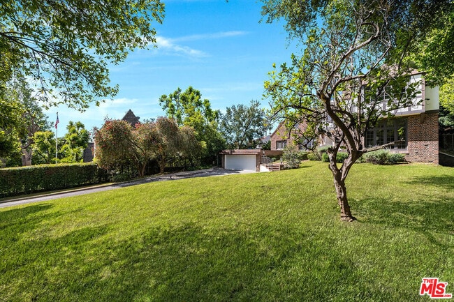 Photo - 2441 Glendower Ave