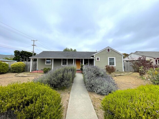 Upgraded Contemporary Craftsman - Upgraded Contemporary Craftsman House