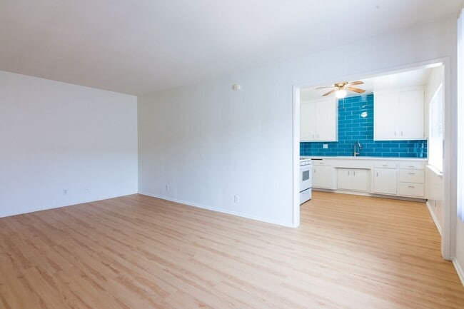 Building Photo - 1243 Federal Ave Unit 7